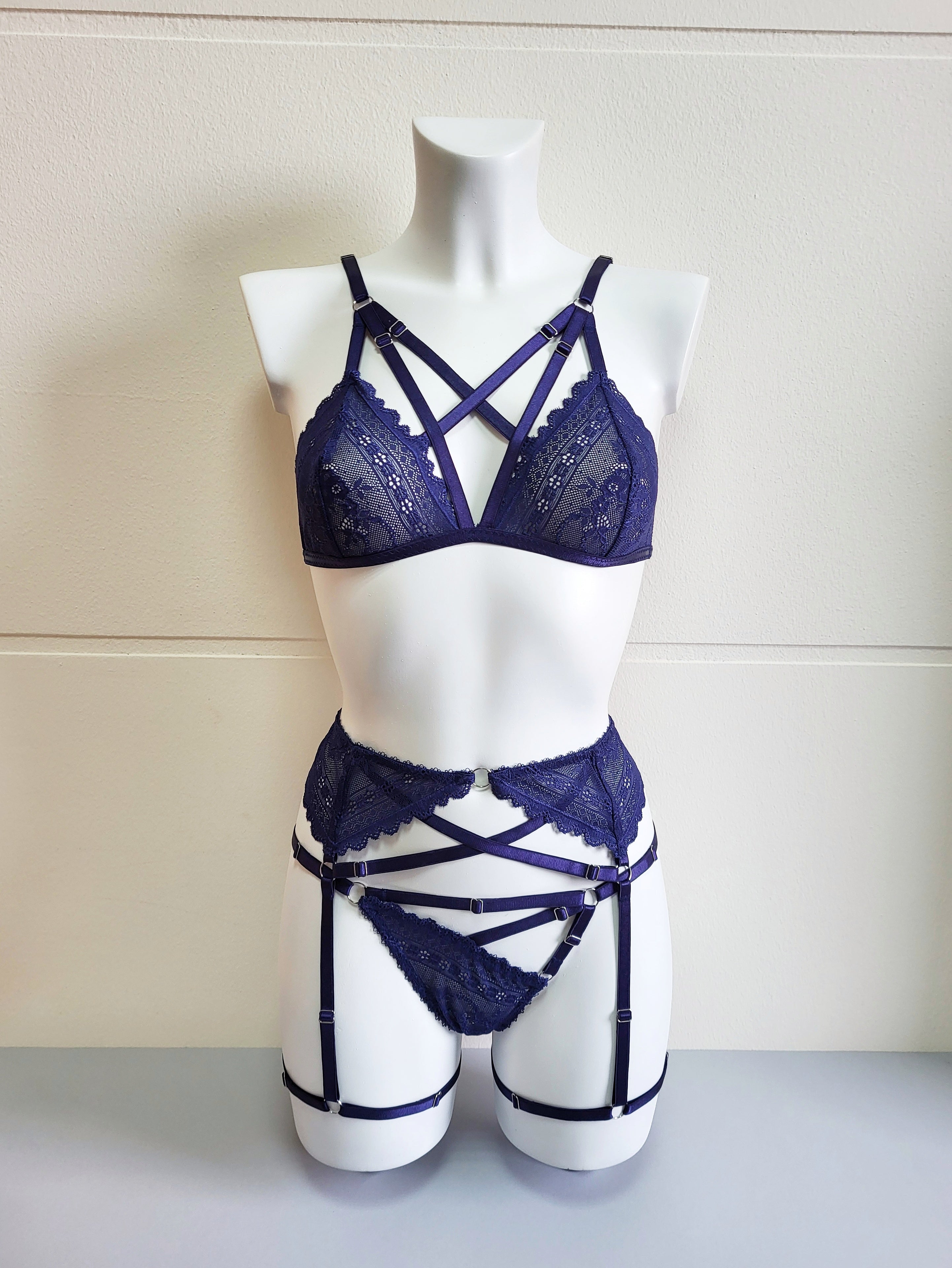 Vanessa - navy blue women lingerie set with garter belt Eve&Shadow Vanessa - navy blue women lingerie set with garter belt Eve&Shadow