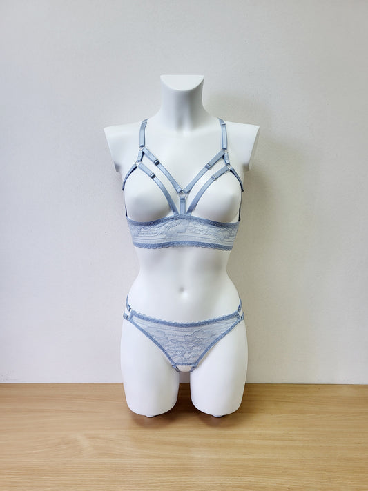 Aphrodite - seductive female lingerie set with cupless bra