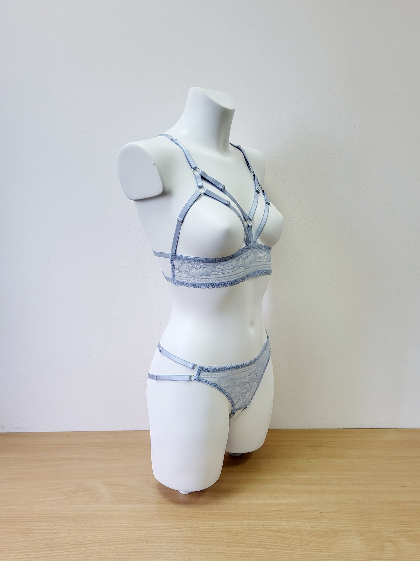 Aphrodite - seductive female lingerie set with cupless bra