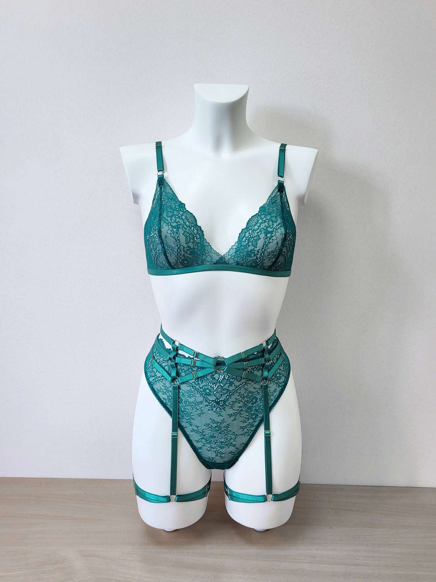 Ivy - female lingerie set with open back panties