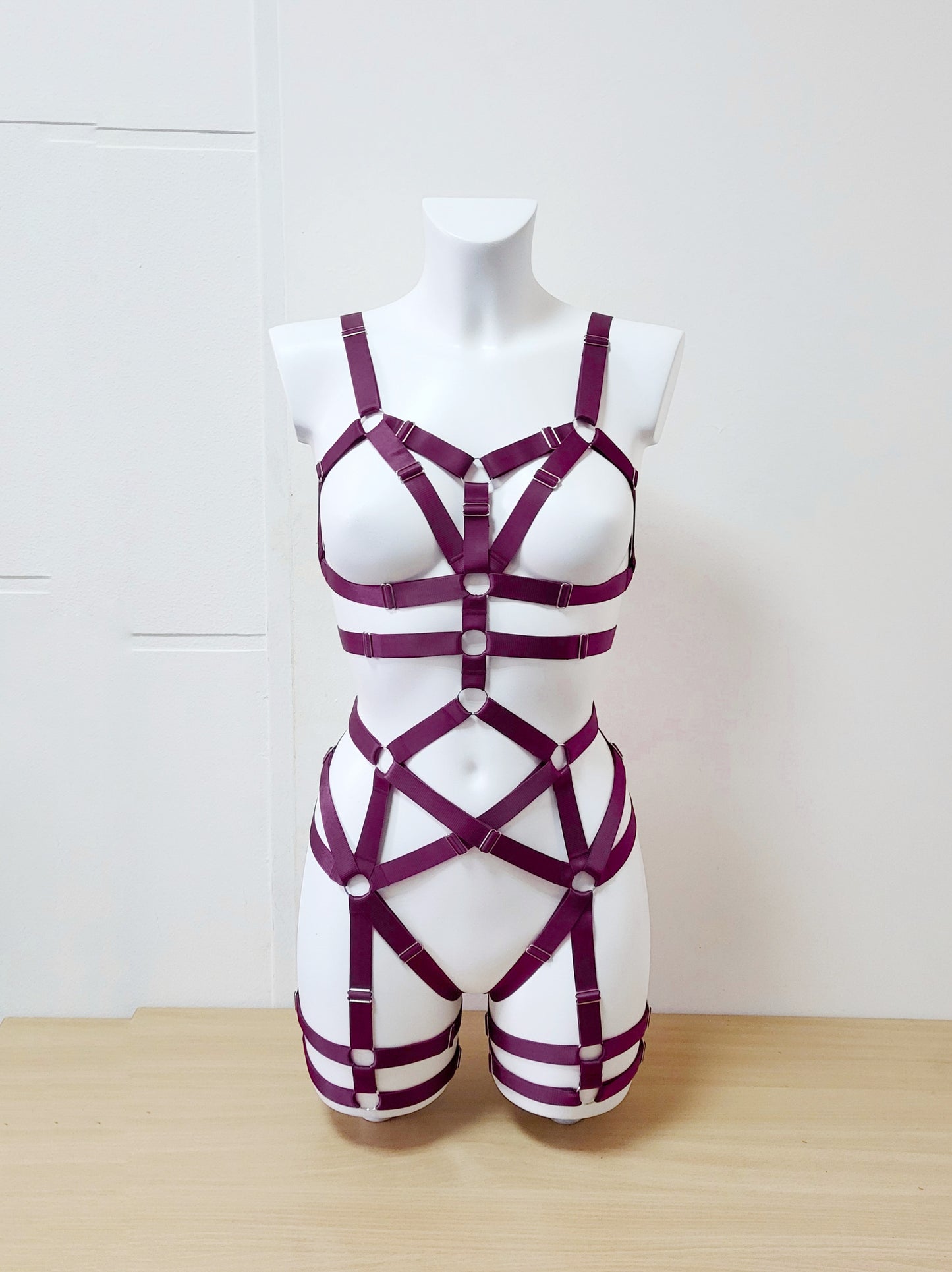 Demeter - bordeaux fullbody female harness
