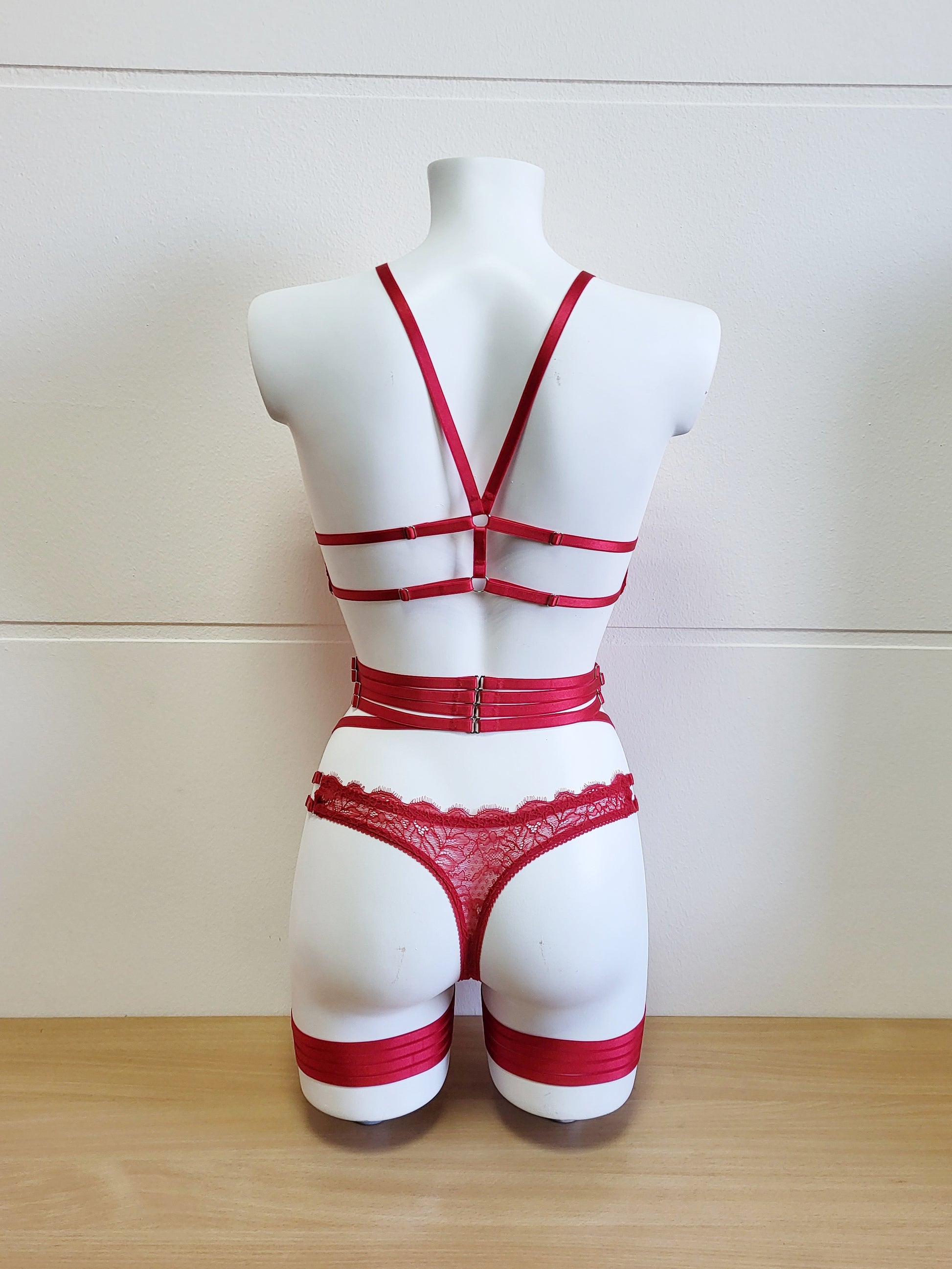 Morgana - red lace lingerie set with bondage bra Eve&Shadow Morgana - red lace lingerie set with bondage bra Eve&Shadow