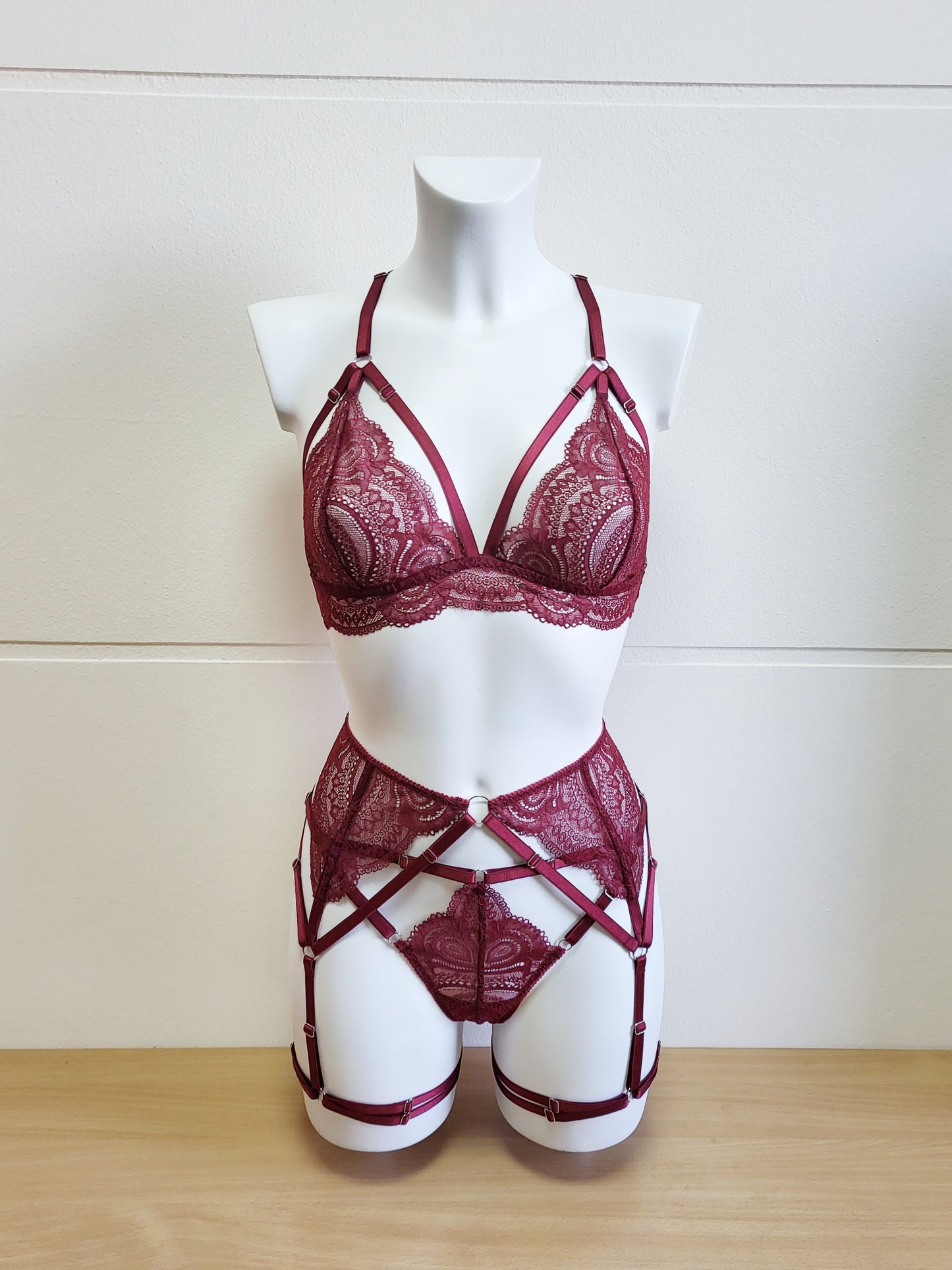 Lily - burgundy women lace lingerie set