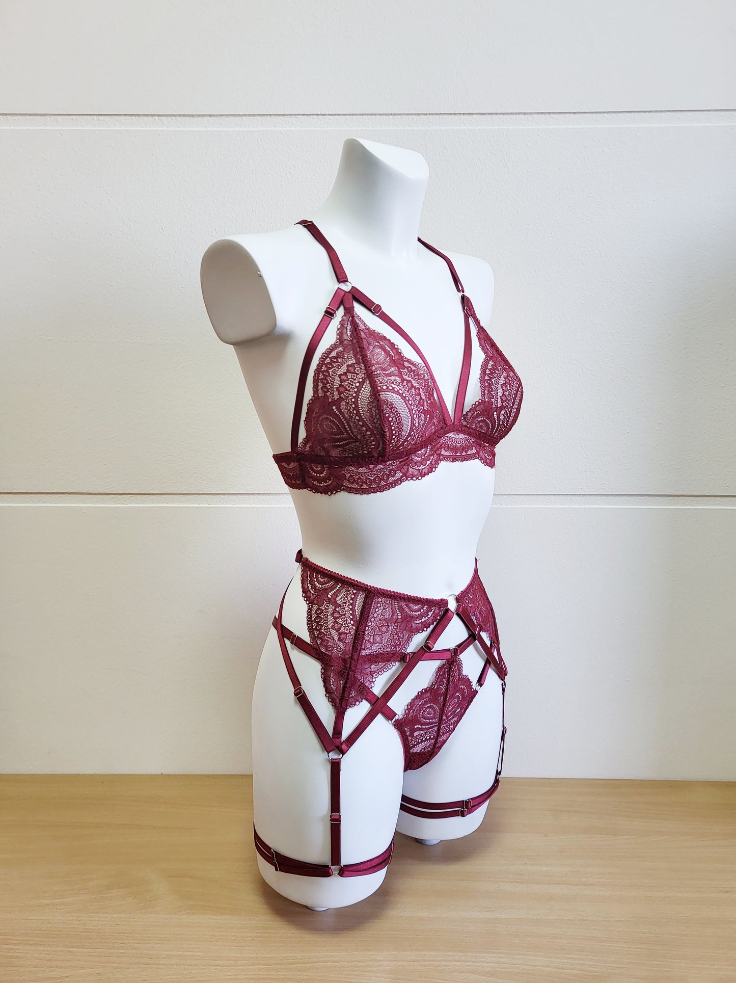 Lily - burgundy women lace lingerie set