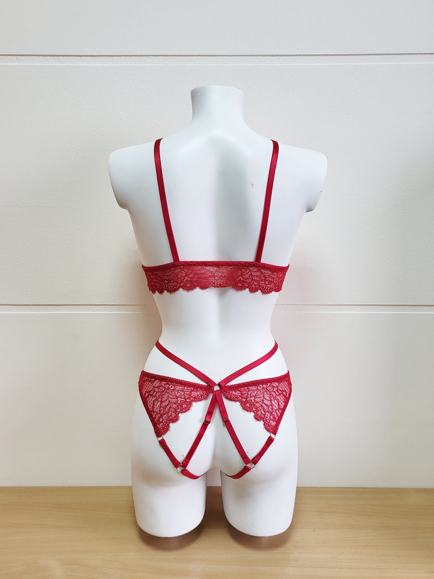 Frigg - red open lingerie set for woman Eve&Shadow Frigg - red open lingerie set for woman Eve&Shadow