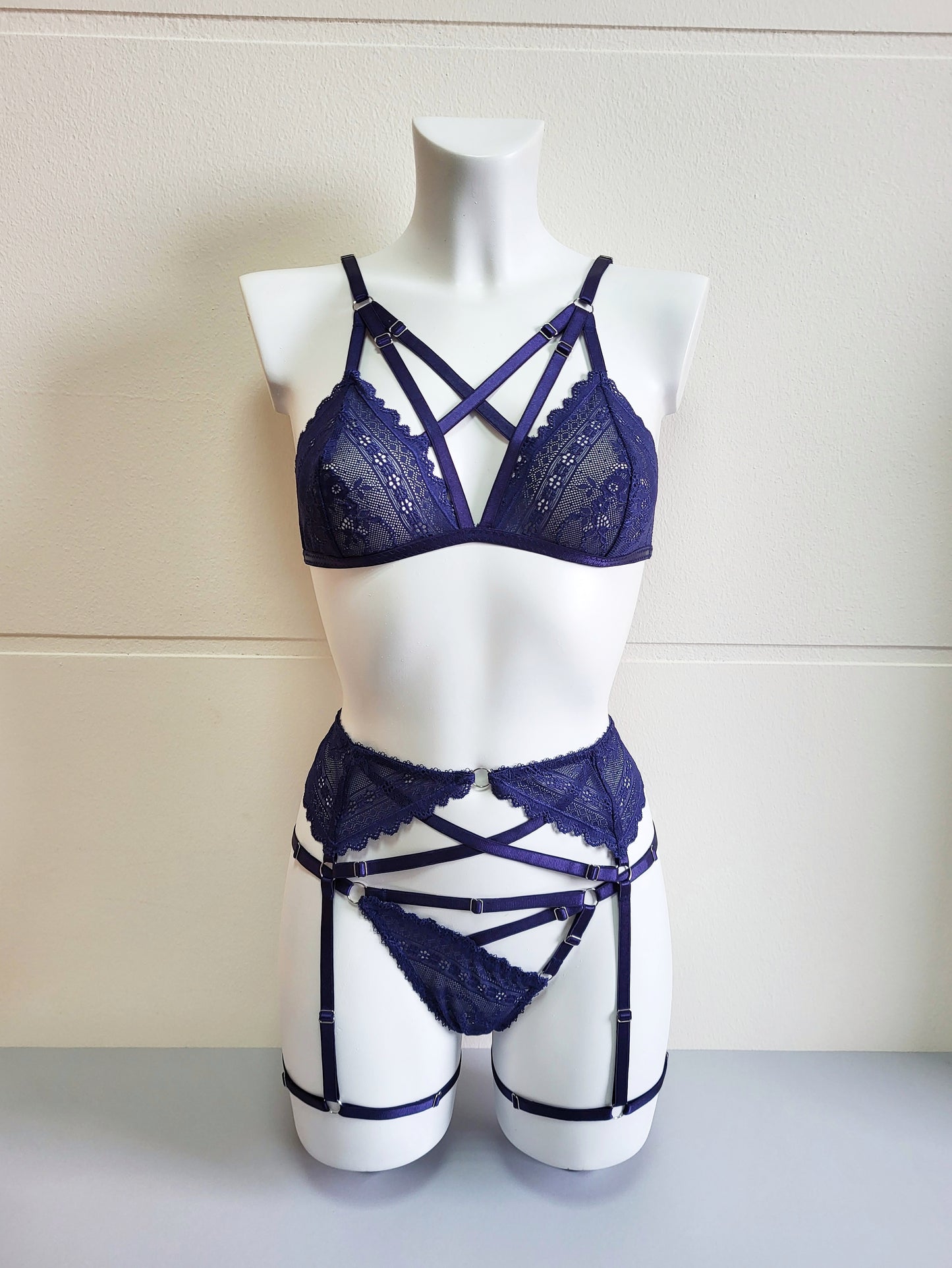 Vanessa - navy blue women lingerie set with garter belt Eve&Shadow Vanessa - navy blue women lingerie set with garter belt Eve&Shadow