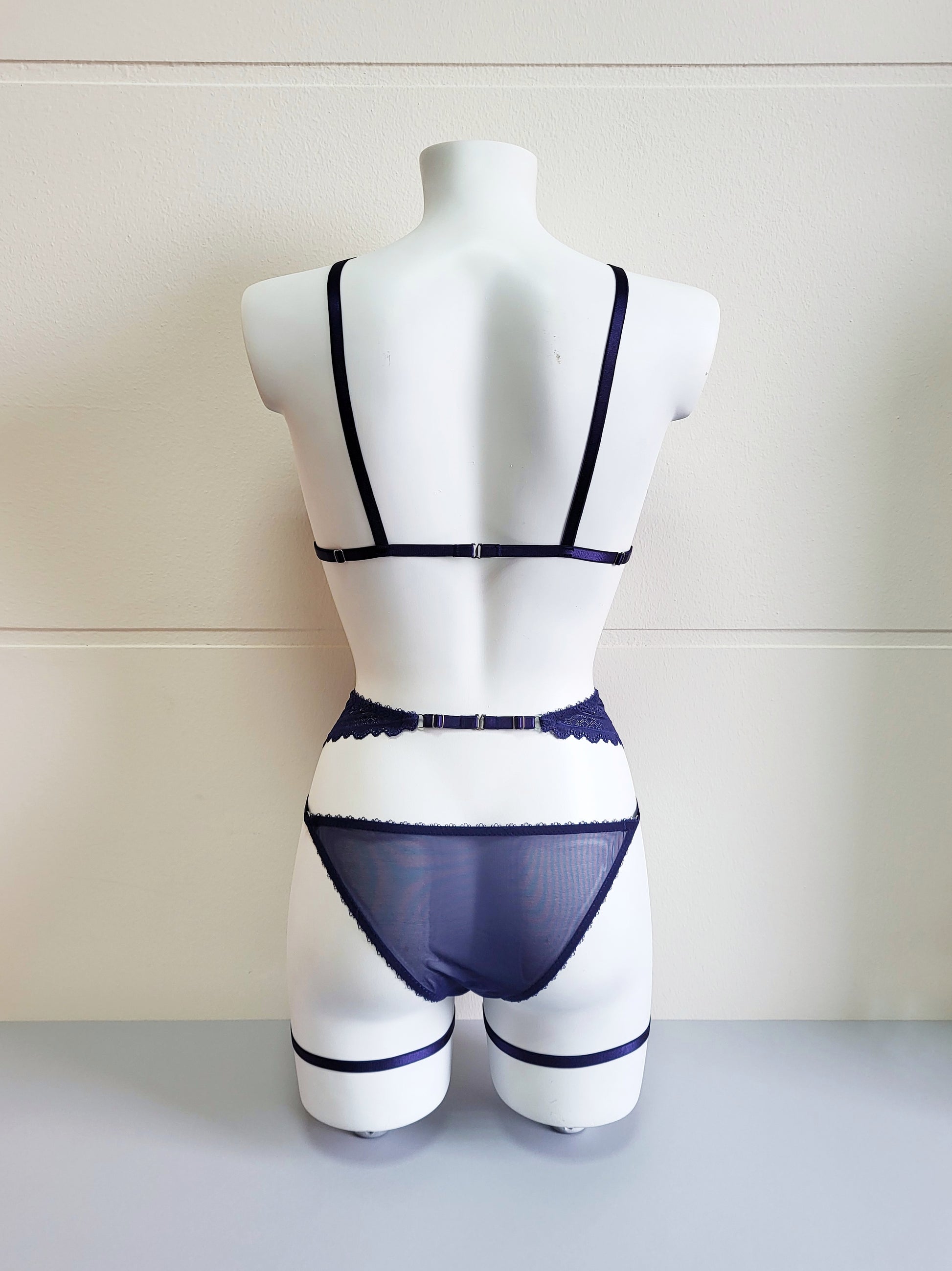 Vanessa - navy blue women lingerie set with garter belt Eve&Shadow Vanessa - navy blue women lingerie set with garter belt Eve&Shadow