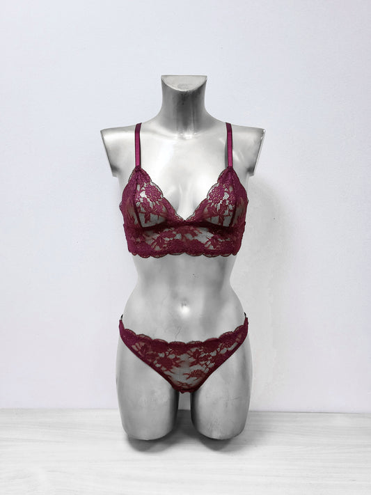 Buffy - burgundy lace lingerie set with open back panties