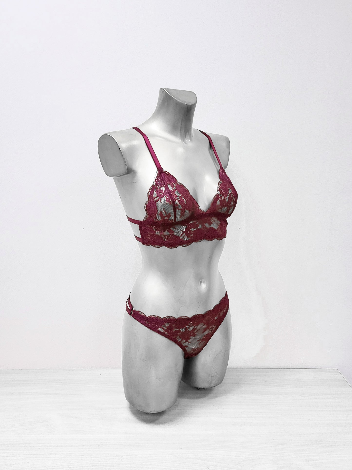 Buffy - burgundy lace lingerie set with open back panties