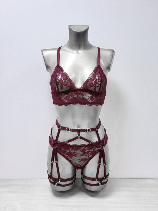 Buffy - floral lace lingerie set with garter belt