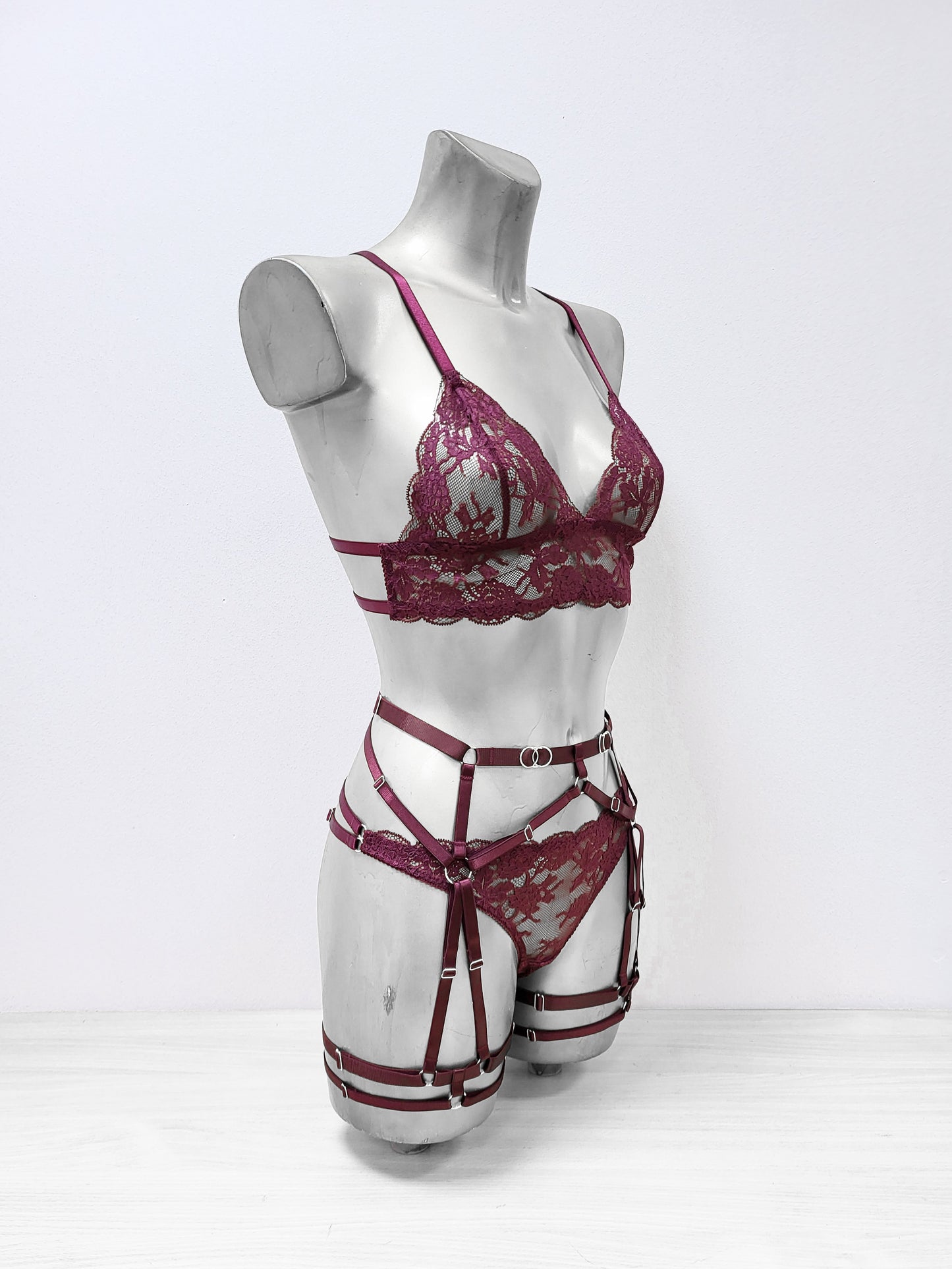 Buffy - floral lace lingerie set with garter belt