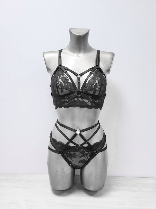 Buffy & Kitana - black lace lingerie set with harness