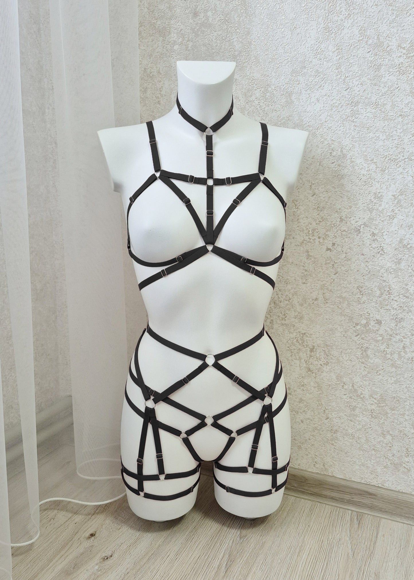 Vali - open harness lingerie set