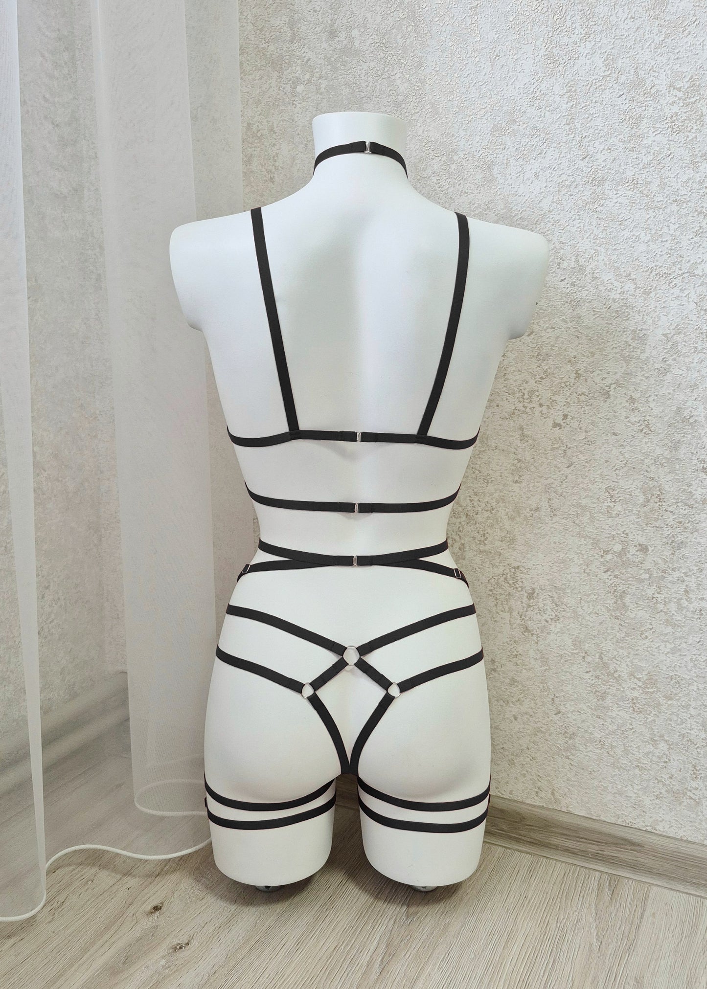 Vali - open harness lingerie set