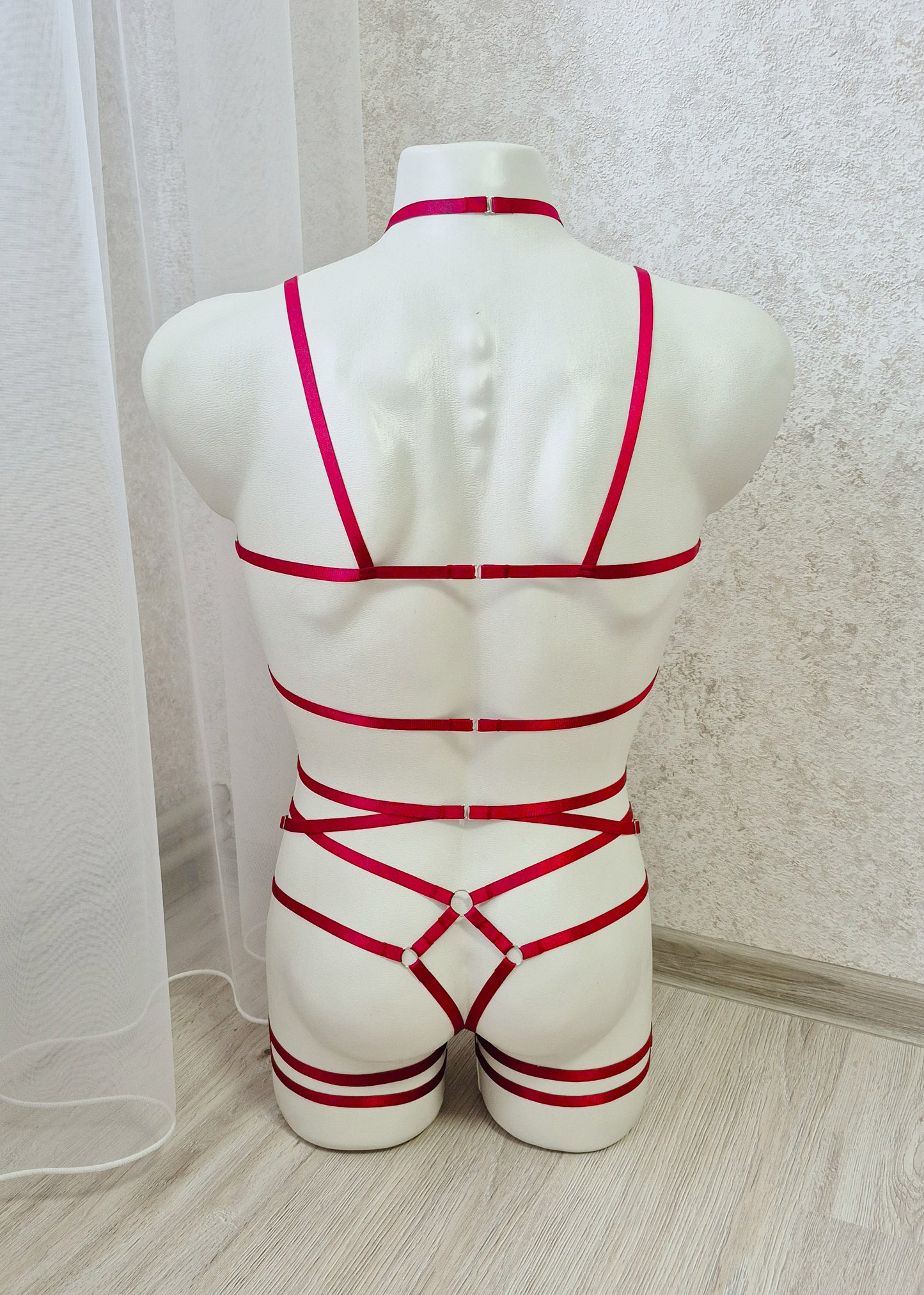 Vali men - red crotchless harness lingerie set