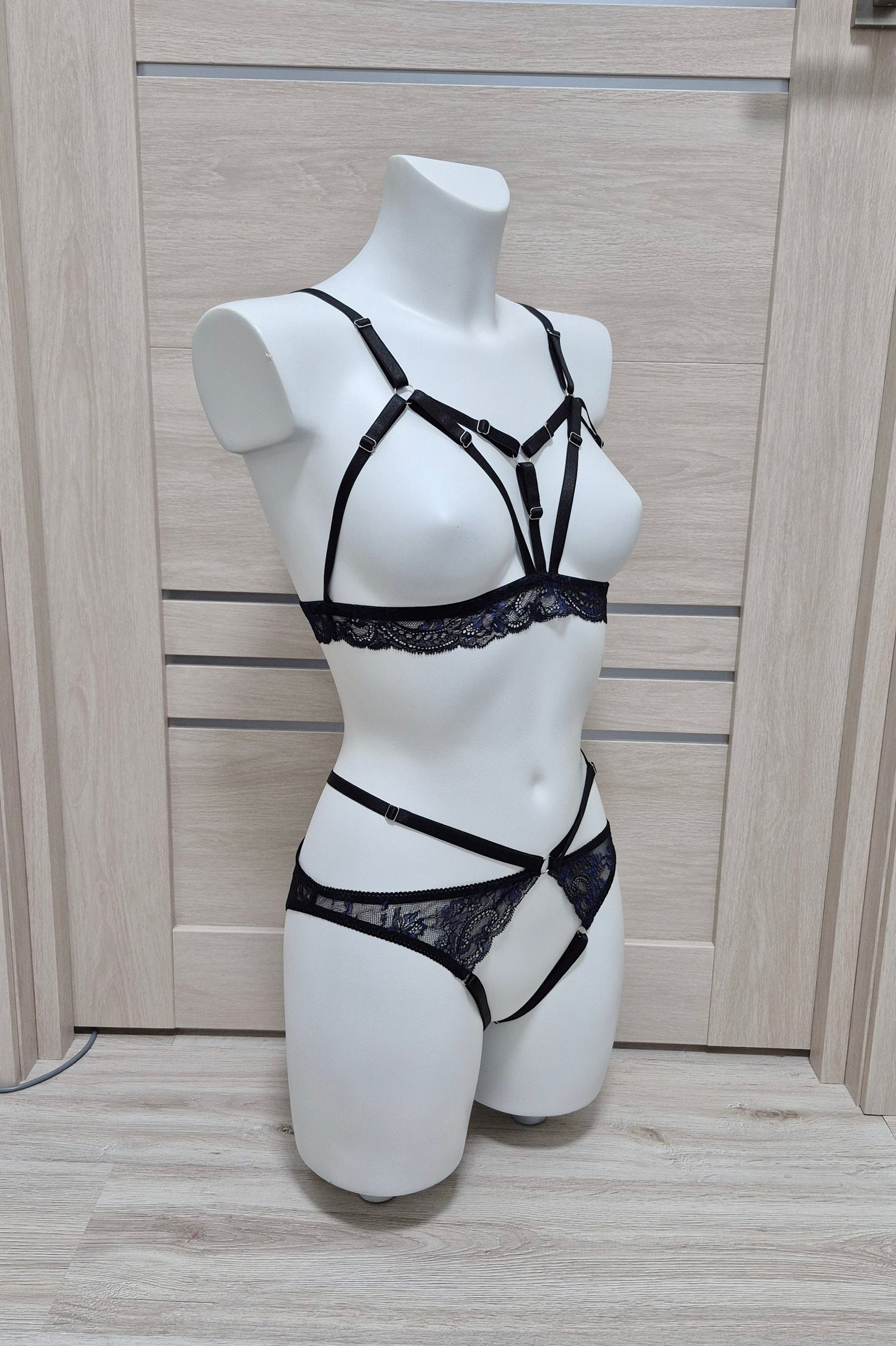 Frigg - black open lingerie set crotchless panties