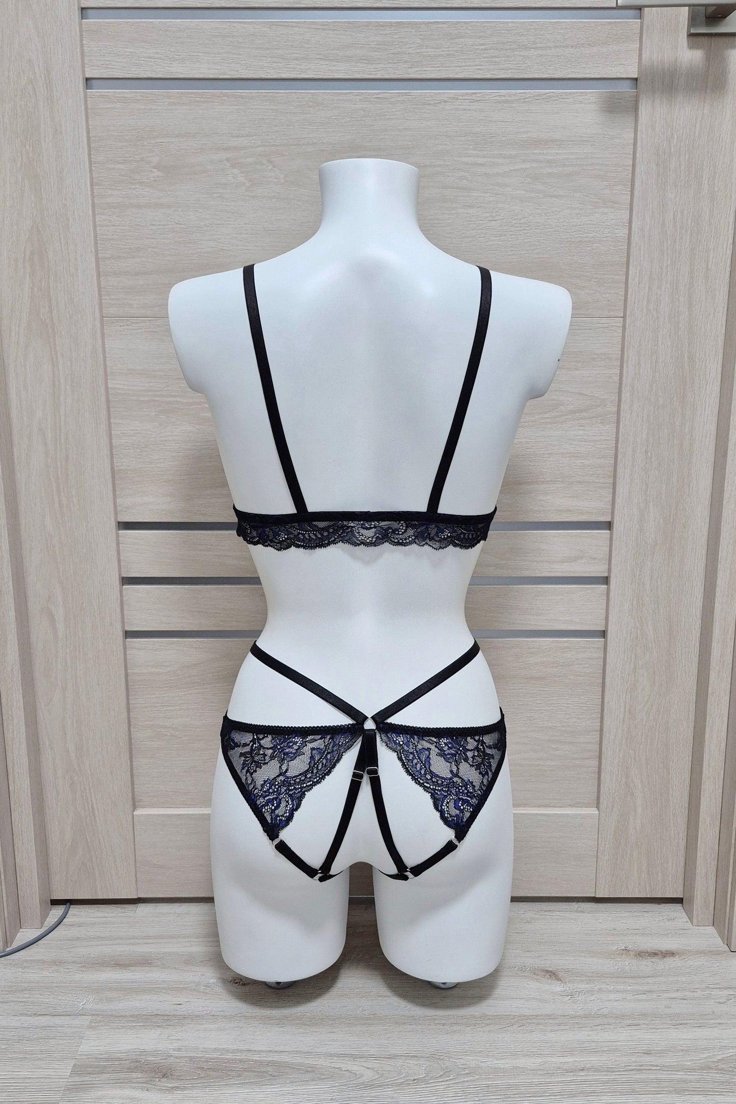 Frigg - black open lingerie set crotchless panties
