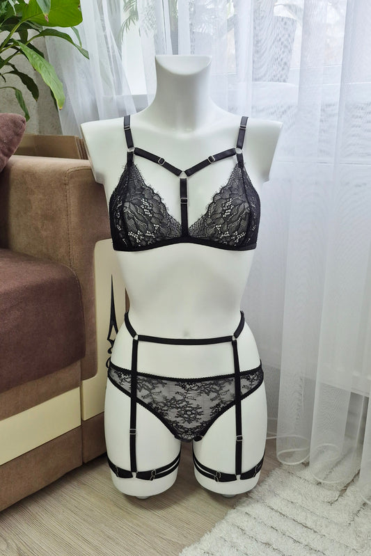 Verbeia - black lace crotchless lingerie set with garter belt
