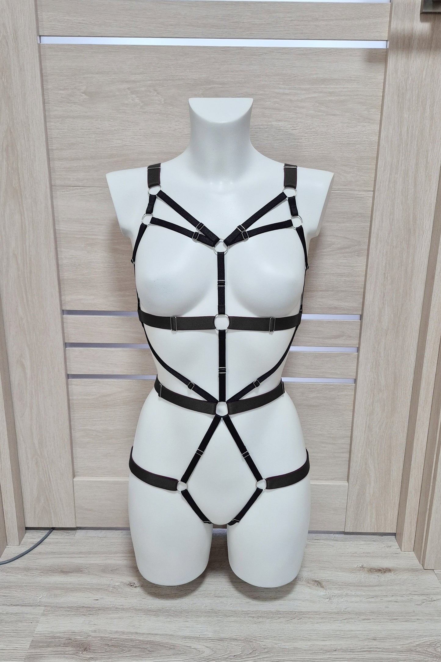 Latis - black fullbody harness female