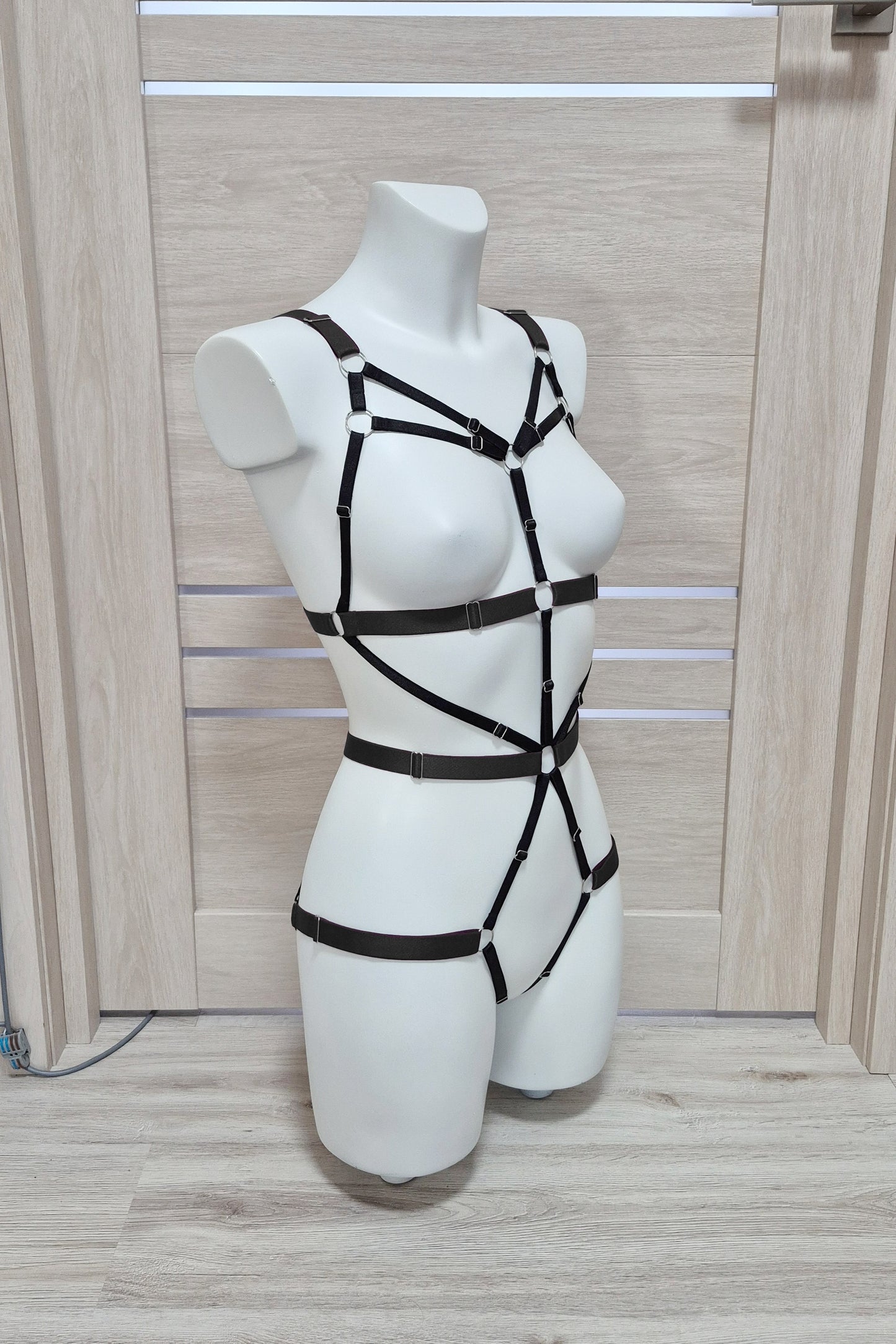 Latis - black fullbody harness female