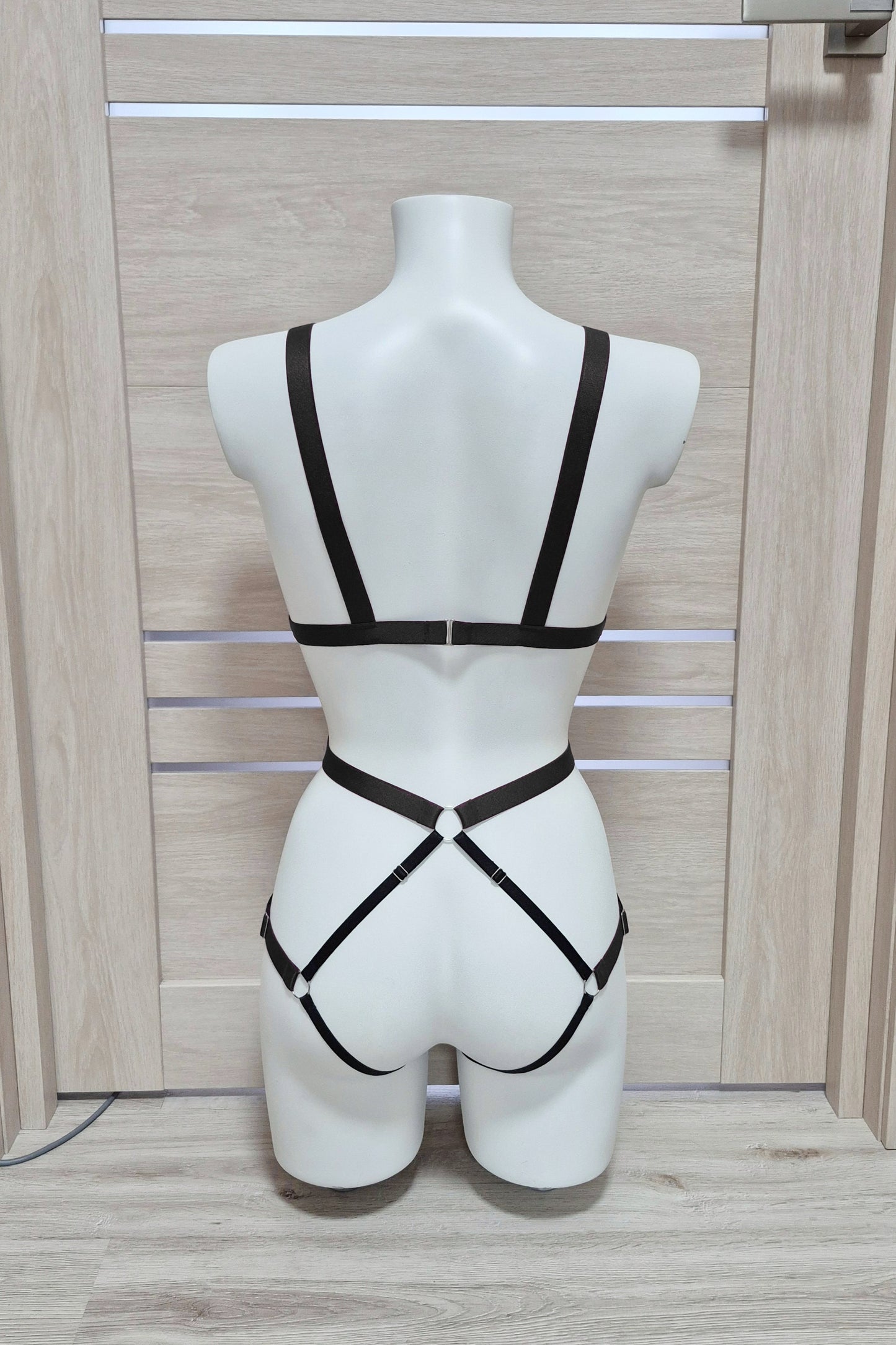 Latis - black fullbody harness female