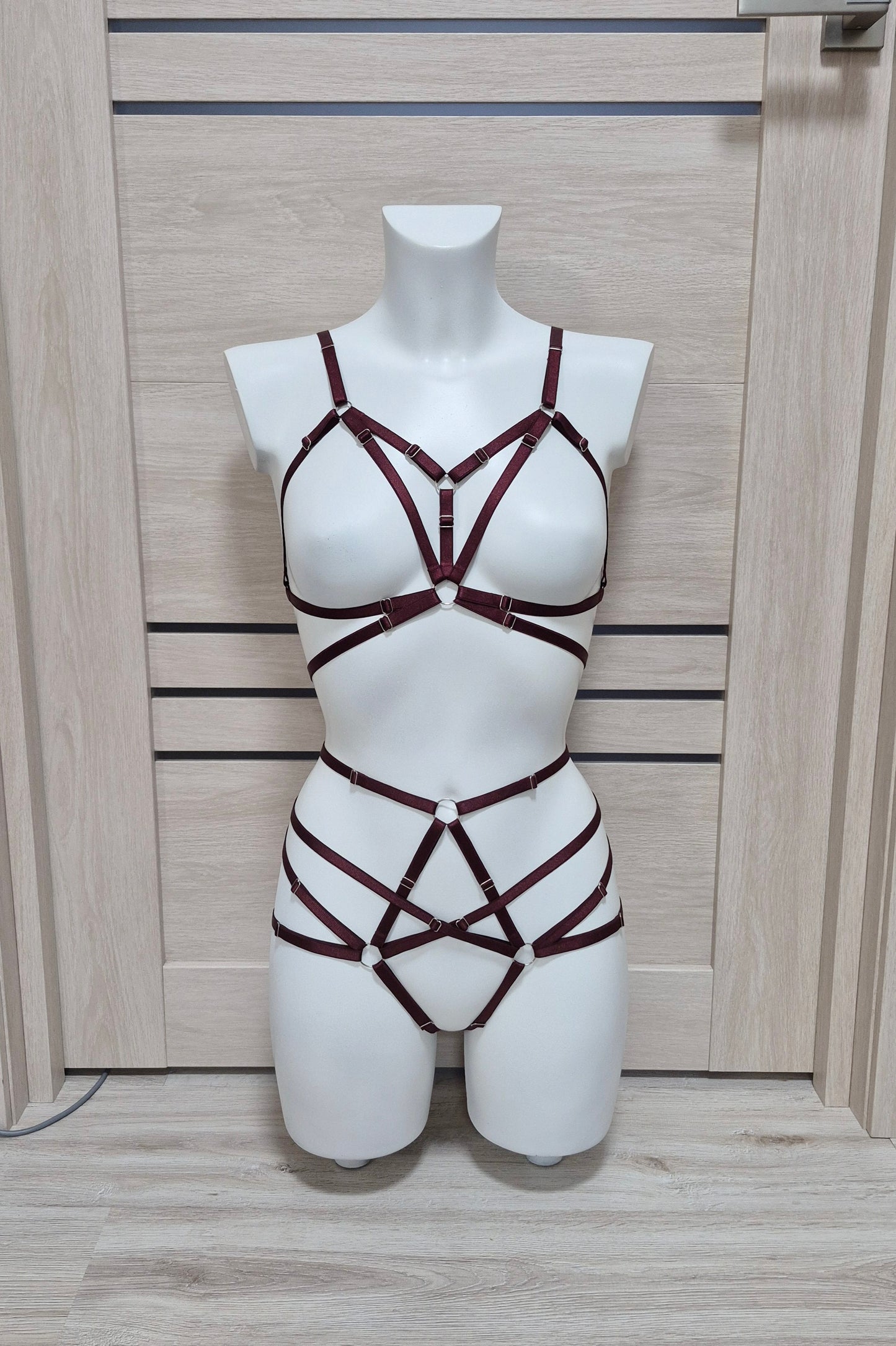 Kitana & Scorpion - wine full body harness set female