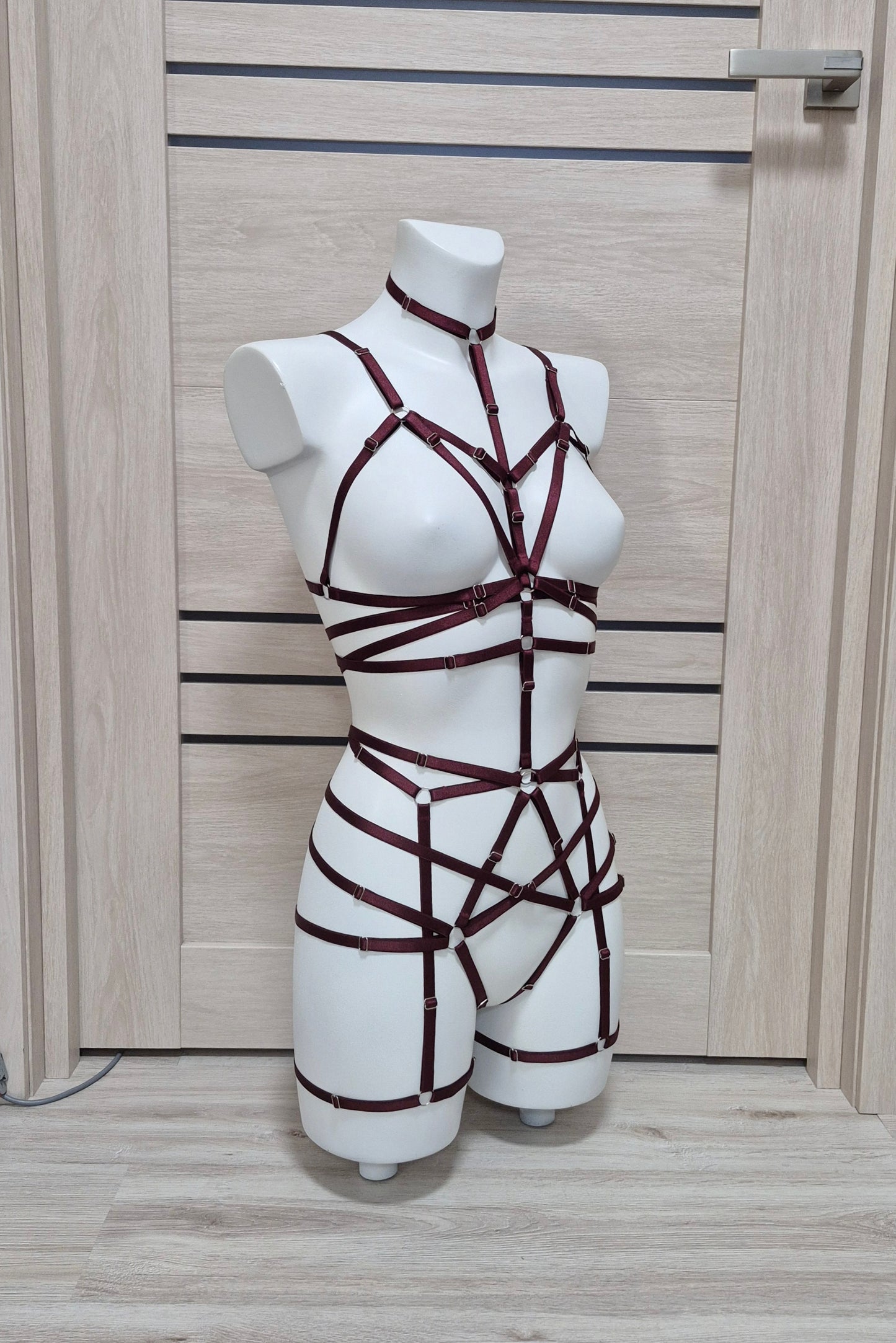 Kitana & Scorpion - wine full body harness set female