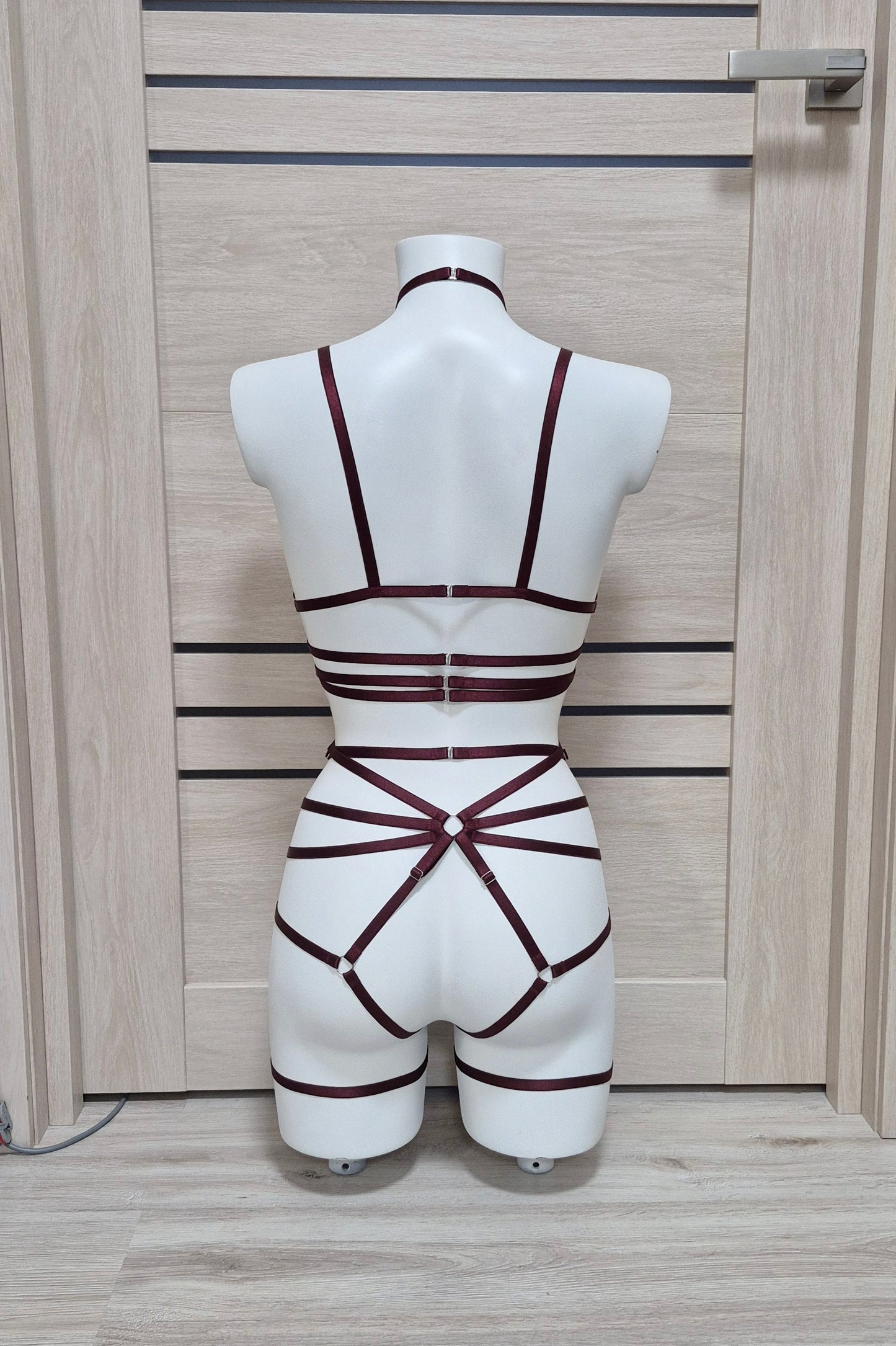 Kitana & Scorpion - wine full body harness set female