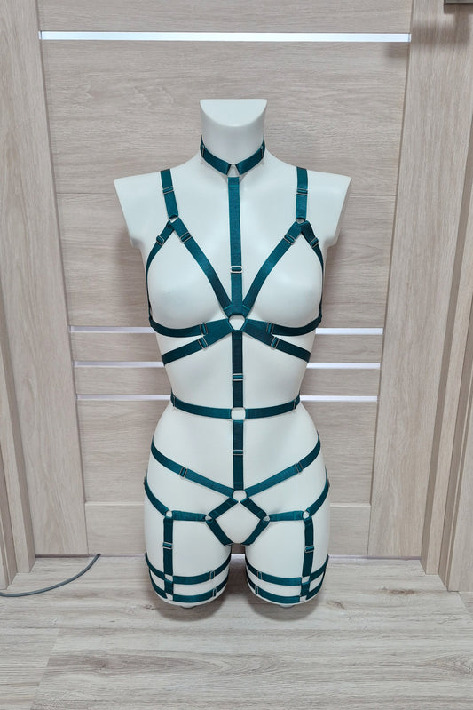 Siren - emerald green festival female outfit