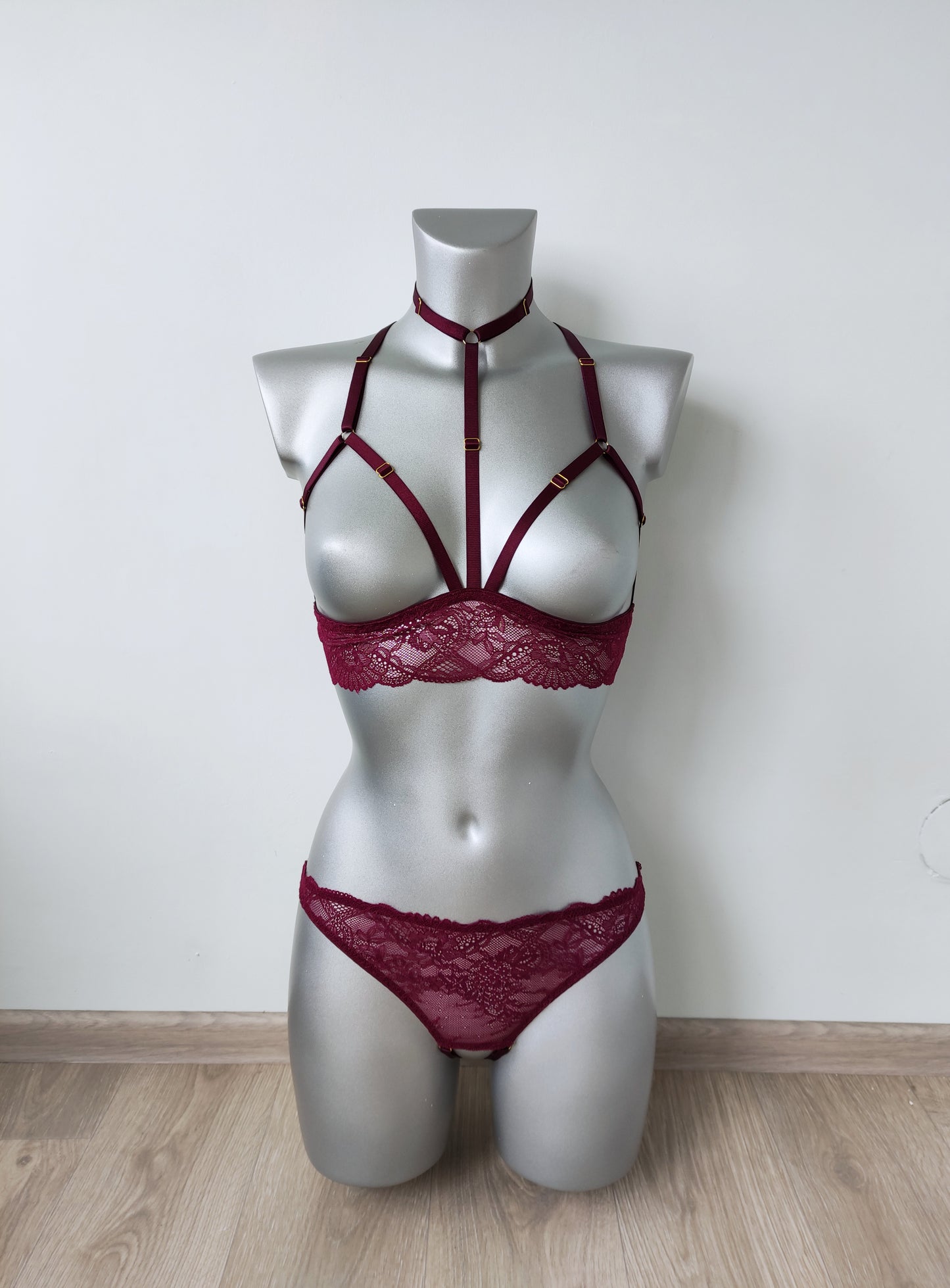 Skadi - crotchless lingerie women set