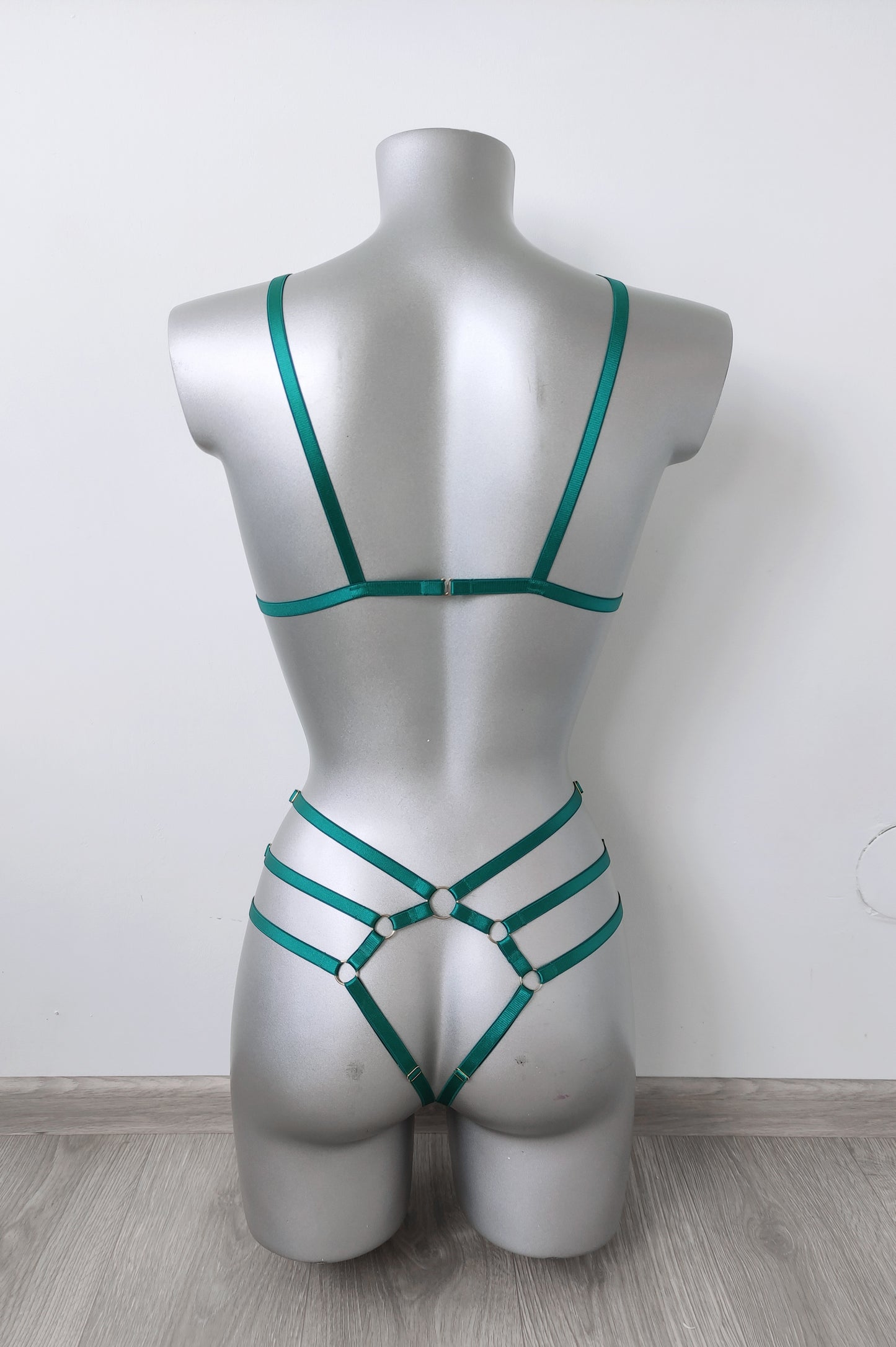 Dola - crotchless strappy lingerie set