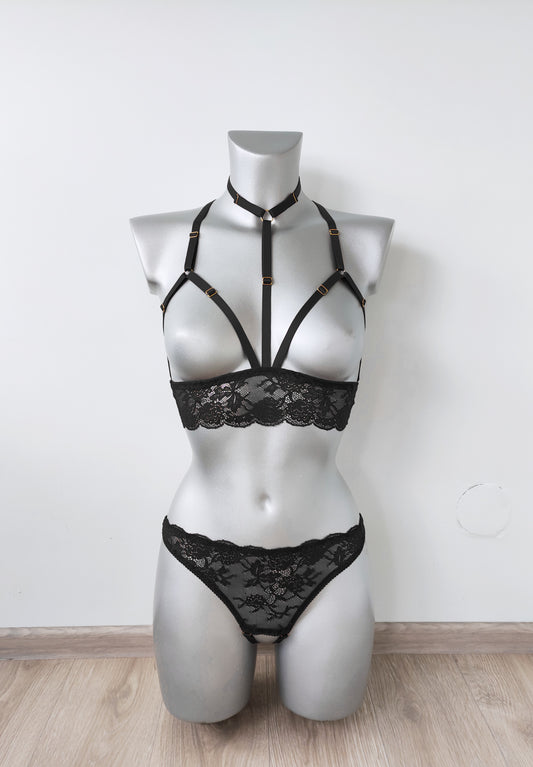 Skadi - open crotch woman lace lingerie set