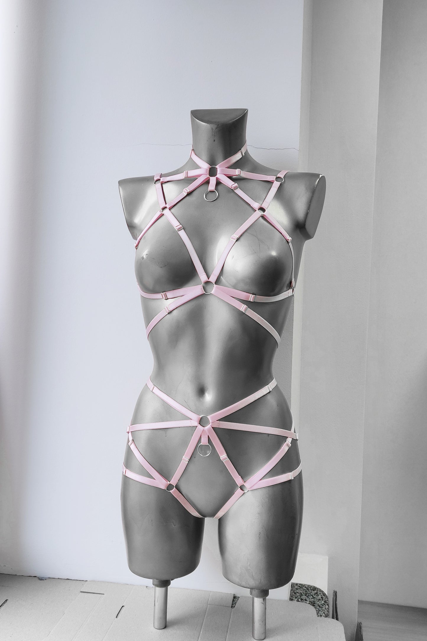 Hypnos - pink female harness lingerie set with collar