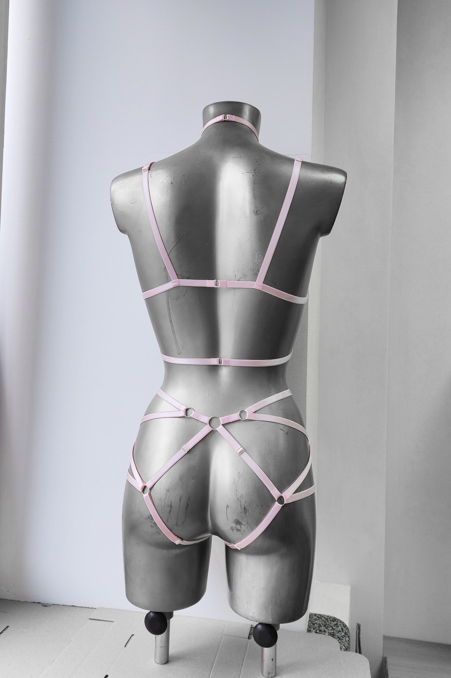 Hypnos - pink female harness lingerie set with collar