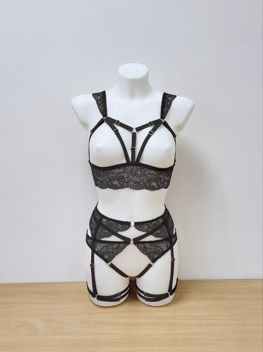 Cleopatra - crotchless lace lingerie set